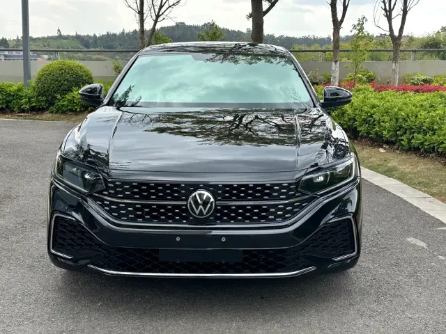Volkswagen Passat — Фото автомобиля 2