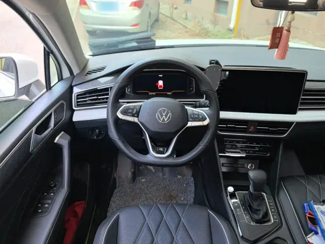Volkswagen Tiguan L — Фото автомобиля 11