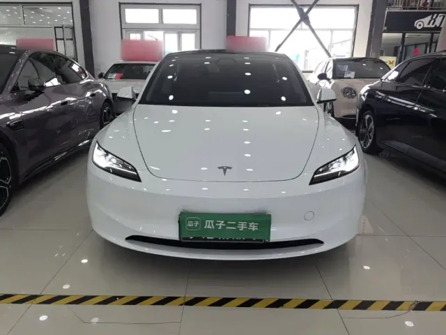 Tesla Model 3 — Фото автомобиля 2
