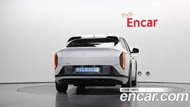 Kia EV4 — Фото автомобиля 4