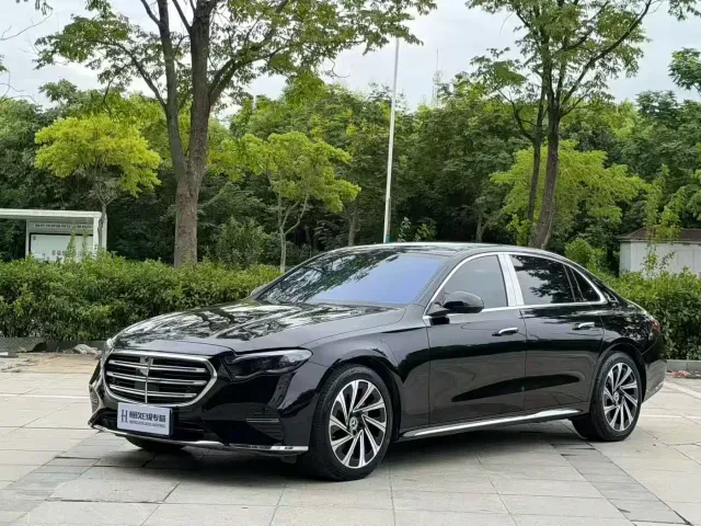 Mercedes-Benz E-Class — Фото автомобиля 2