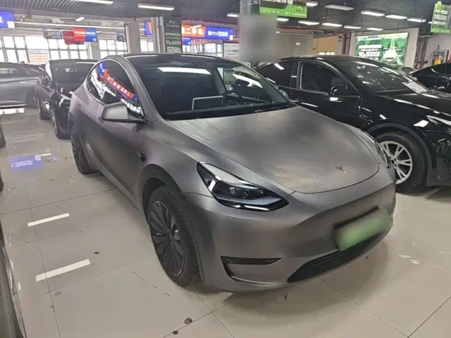 Tesla Model Y — Фото автомобиля 3