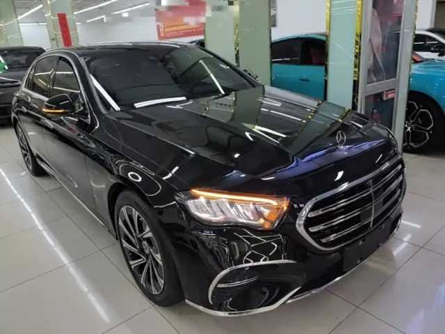 Mercedes-Benz E-Class — Фото автомобиля 3
