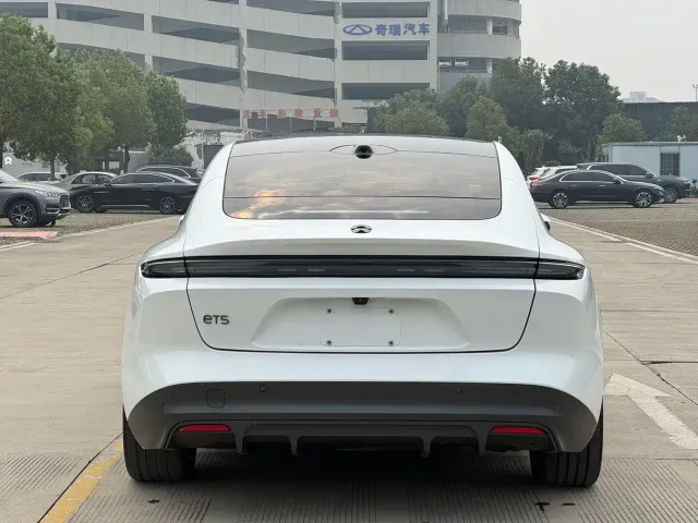 Nio ET5 — Фото автомобиля 3