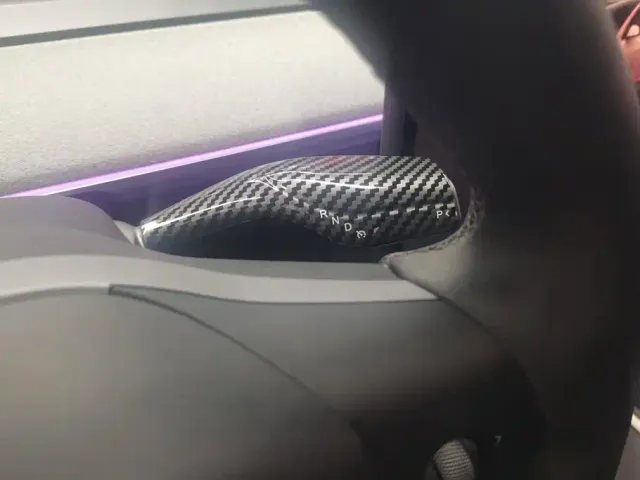 Tesla Model Y — Фото автомобиля 16