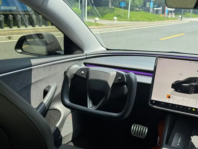 Tesla Model 3 — Фото автомобиля 7