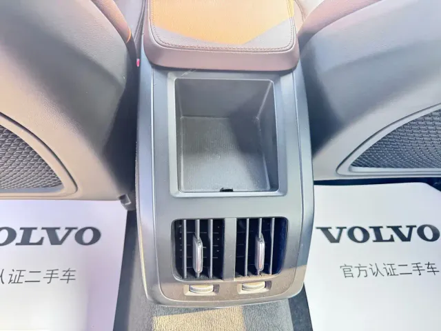 Volvo S90 — Фото автомобиля 12