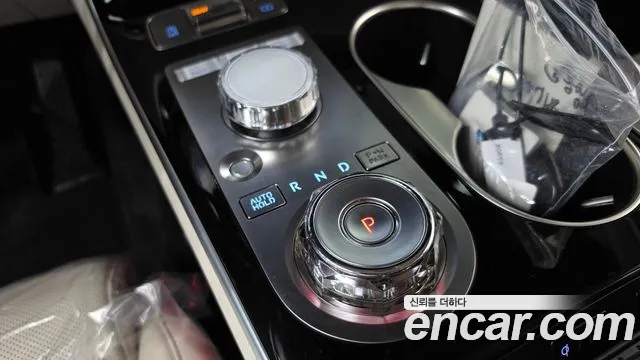 Genesis GV70 — Фото автомобиля 12