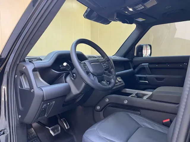 Land Rover Defender — Фото автомобиля 10