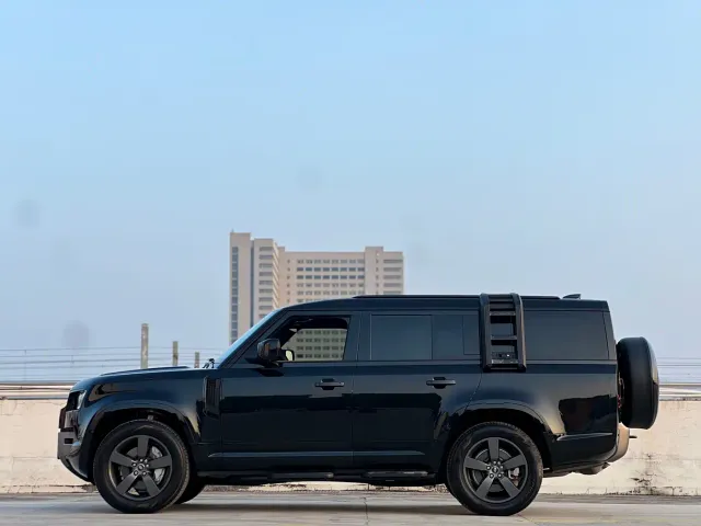 Land Rover Defender — Фото автомобиля 15