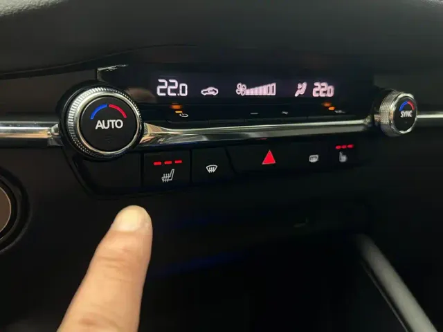 Mazda Axela — Фото автомобиля 20