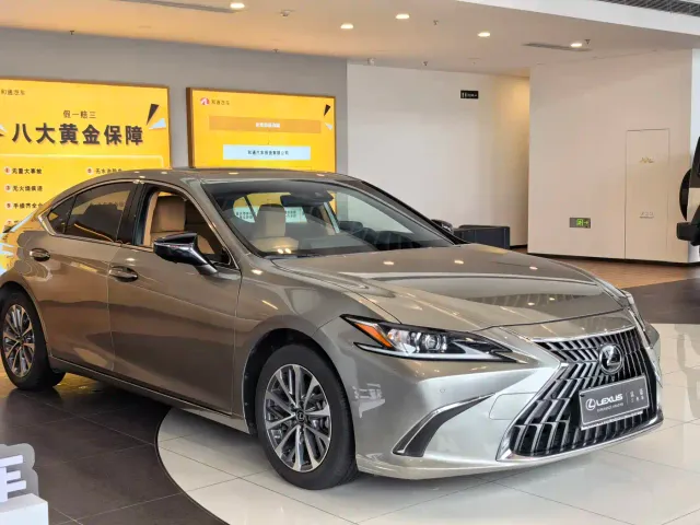 Lexus ES — Фото автомобиля 3