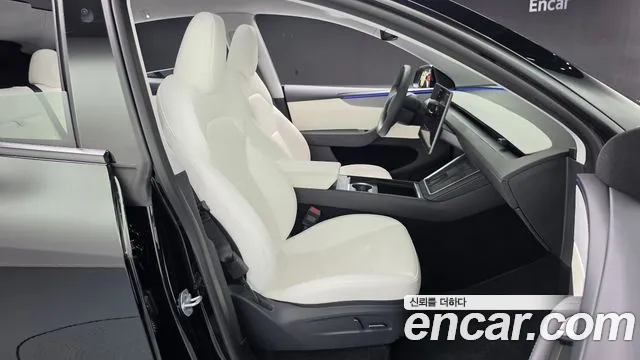 Tesla Model Y — Фото автомобиля 16