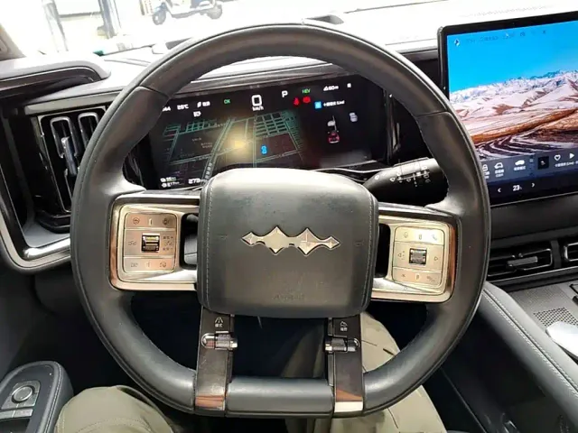 BYD FangChengBao Leopard 5 — Фото автомобиля 10