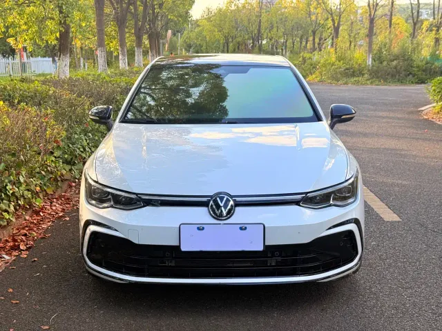Volkswagen Golf — Фото автомобиля 2