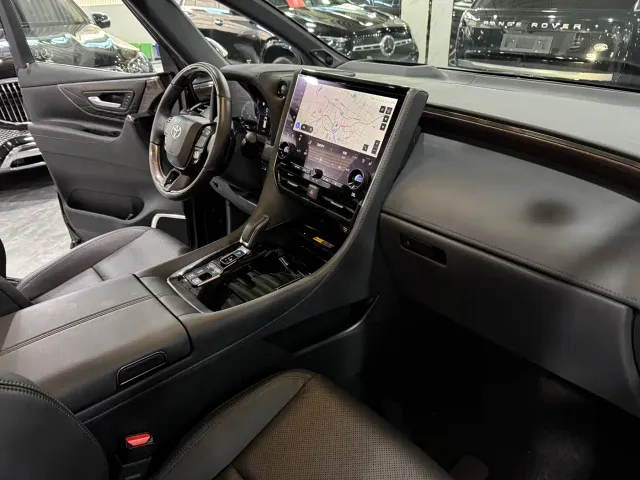 Toyota Alphard — Фото автомобиля 12