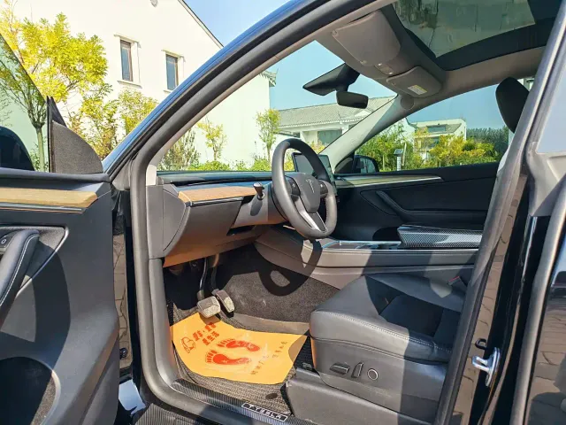 Tesla Model Y — Фото автомобиля 5