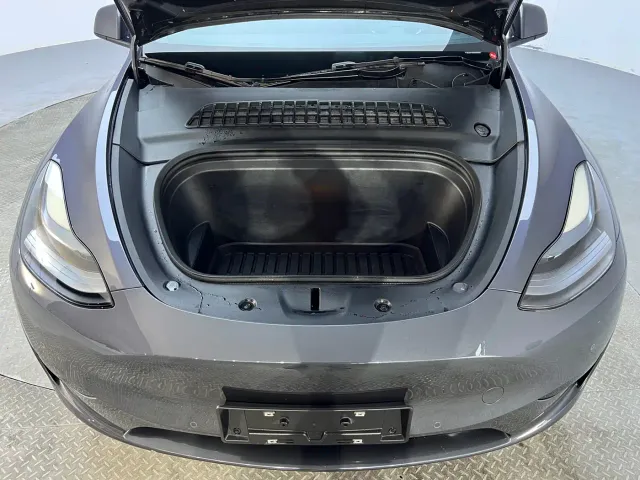 Tesla Model Y — Фото автомобиля 20
