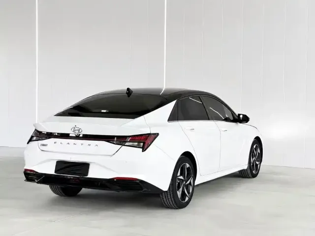 Hyundai Elantra — Фото автомобиля 4