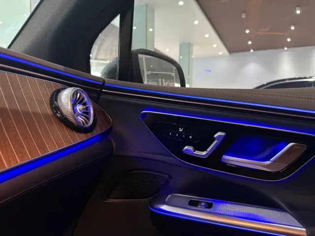 Mercedes-Benz EQE SUV — Фото автомобиля 11