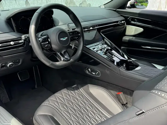 Aston Martin DB12 — Фото автомобиля 13