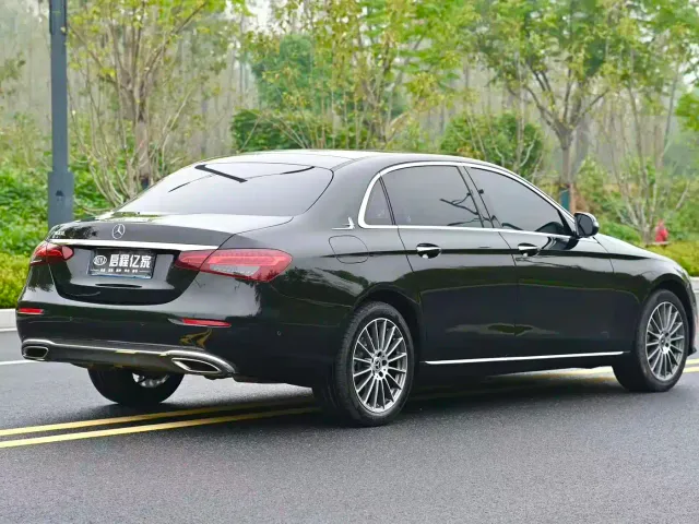 Mercedes-Benz E-Class — Фото автомобиля 16