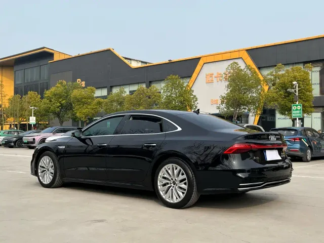 Audi A7L — Фото автомобиля 4