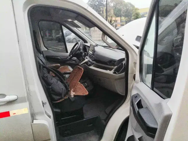 Maxus New Tour EV90 — Фото автомобиля 12