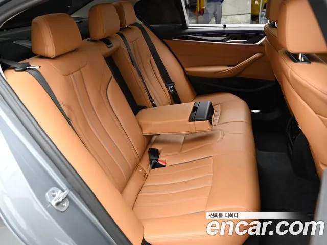 BMW 5 Series G30 — Фото автомобиля 12