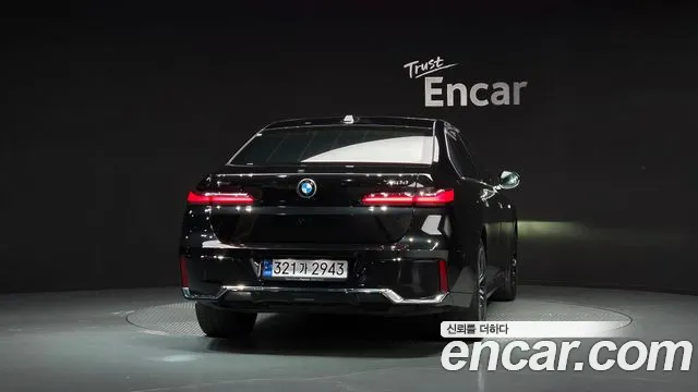 BMW 7-Series — Фото автомобиля 4