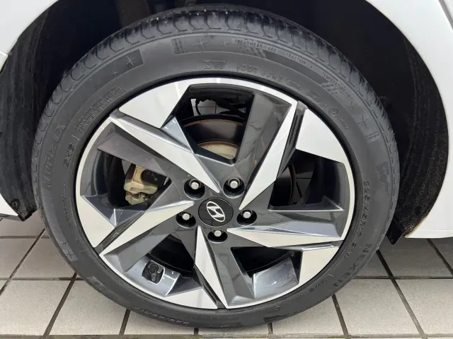 Hyundai Elantra — Фото автомобиля 19