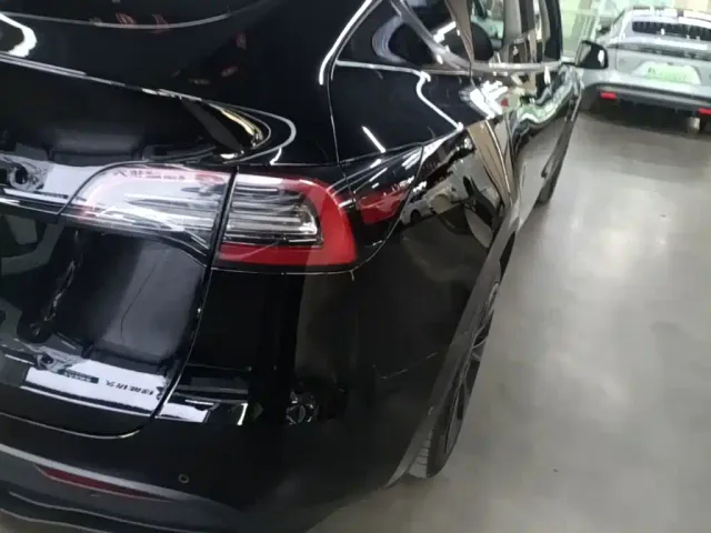 Tesla Model Y — Фото автомобиля 7