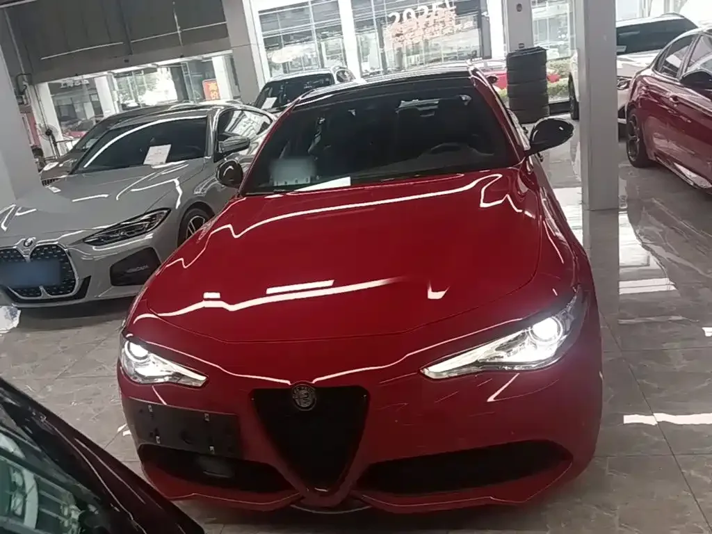 Alfa Romeo Giulia 2021 2.0T 280HP Veloce Ti Racing Edition — Фото автомобиля 2