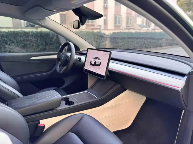Tesla Model Y — Фото автомобиля 7