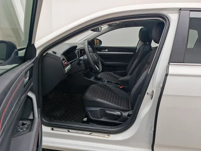 Volkswagen Lavida — Фото автомобиля 14