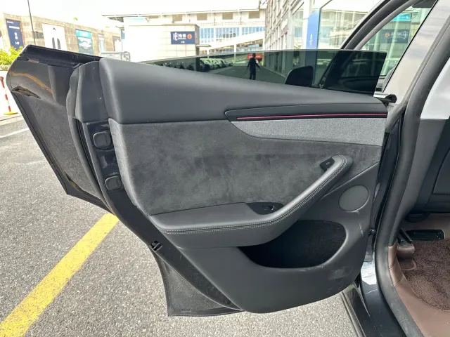 Tesla Model Y — Фото автомобиля 29