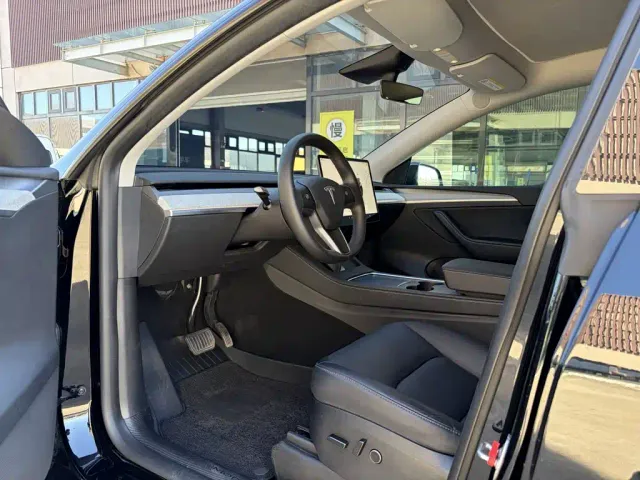 Tesla Model Y — Фото автомобиля 6