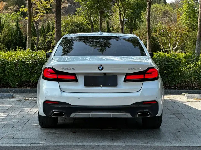 BMW 5 Series — Фото автомобиля 4
