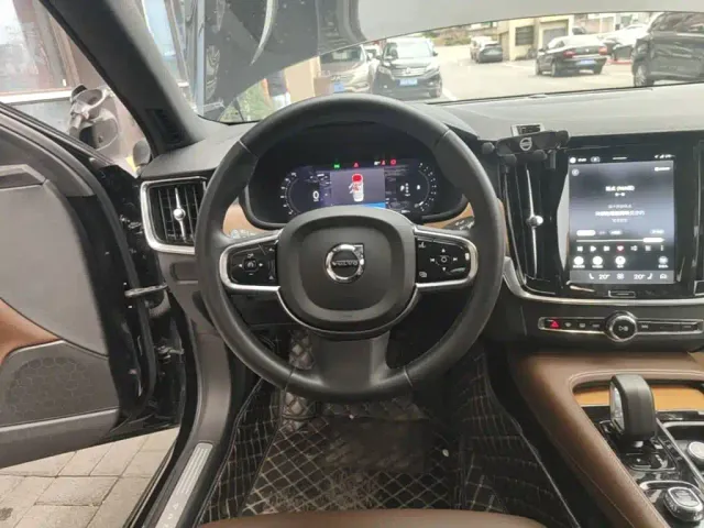 Volvo S90 — Фото автомобиля 10