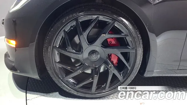 Tesla Model S — Фото автомобиля 5