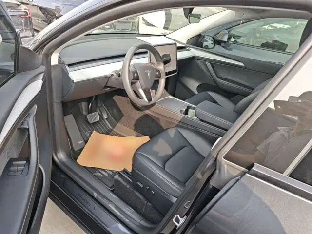 Tesla Model Y — Фото автомобиля 15