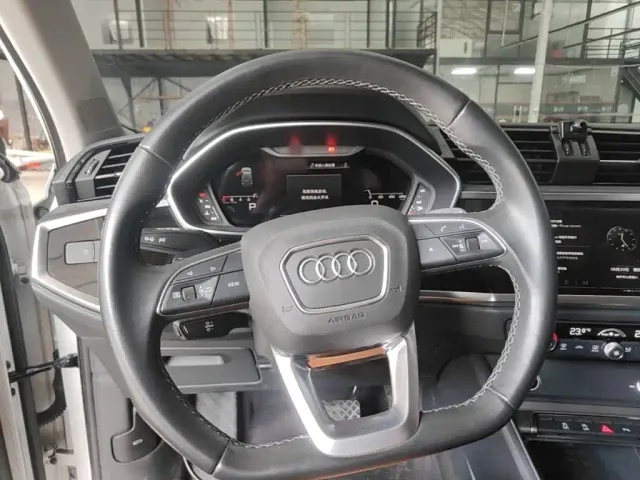 Audi Q3 — Фото автомобиля 10
