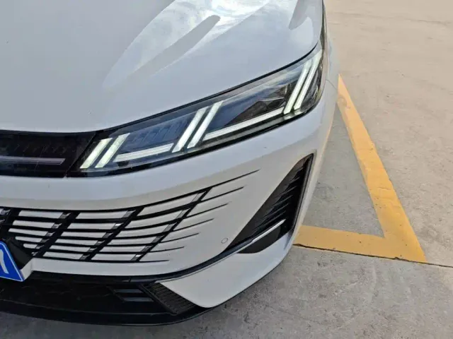 Changan Eado — Фото автомобиля 23