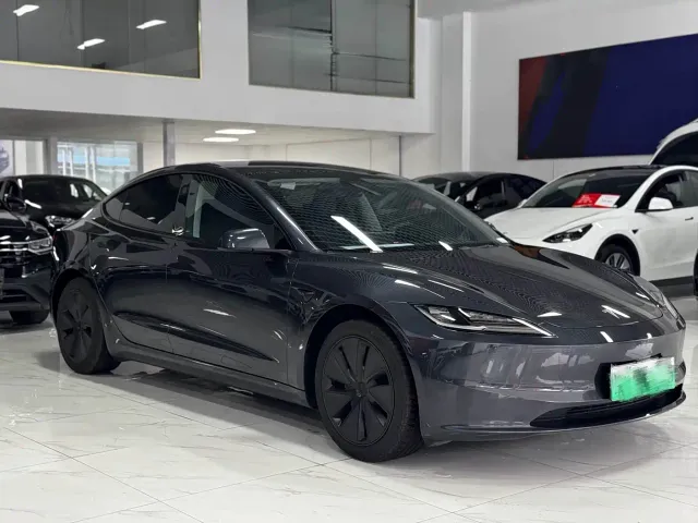 Tesla Model 3 — Фото автомобиля 3