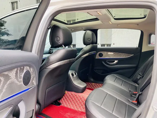 Mercedes-Benz E-Class — Фото автомобиля 12