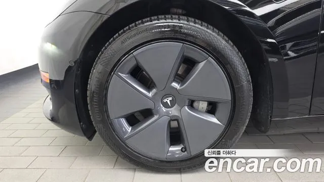 Tesla Model 3 — Фото автомобиля 5