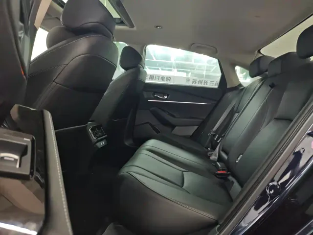 Honda Accord — Фото автомобиля 3