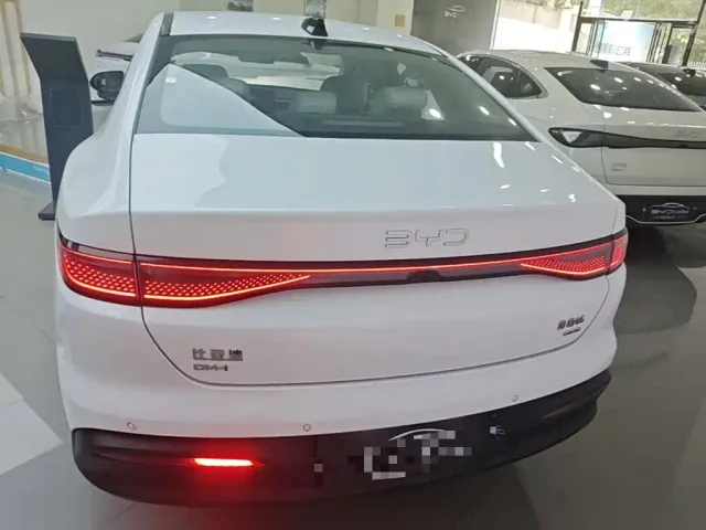 BYD Seal 05 DM-i — Фото автомобиля 5