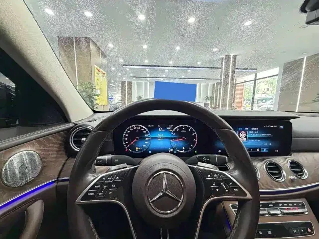 Mercedes-Benz E-Class — Фото автомобиля 5