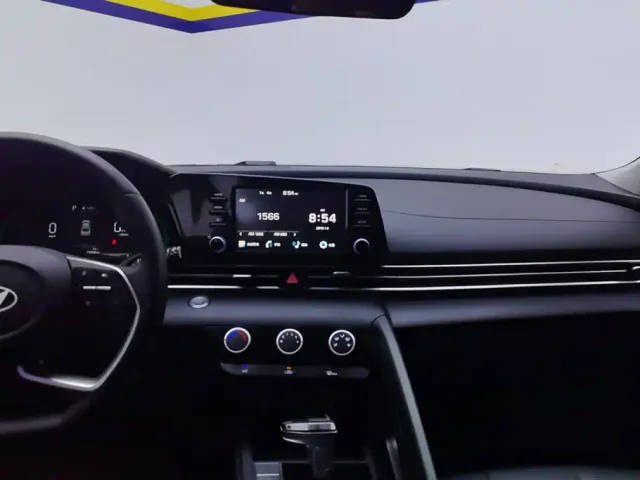 Hyundai Elantra — Фото автомобиля 13